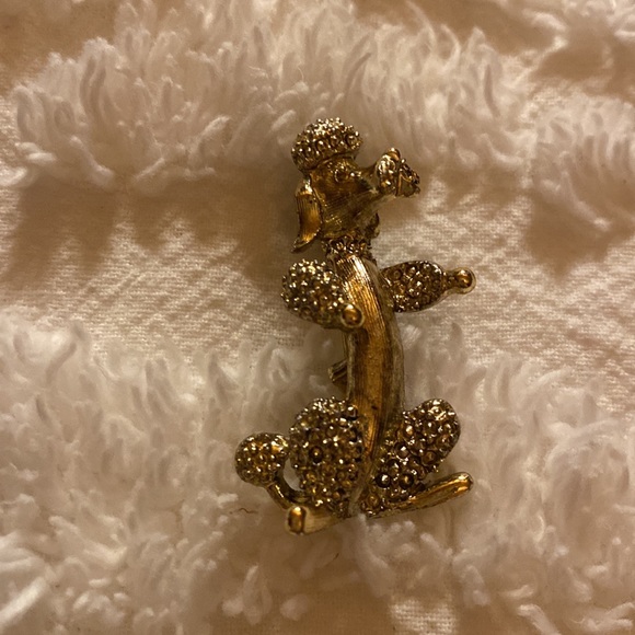 Gerry’s Jewelry Vintage Playful Poodle Brooch Pin Gold toned Signed EUC - Picture 4 of 4